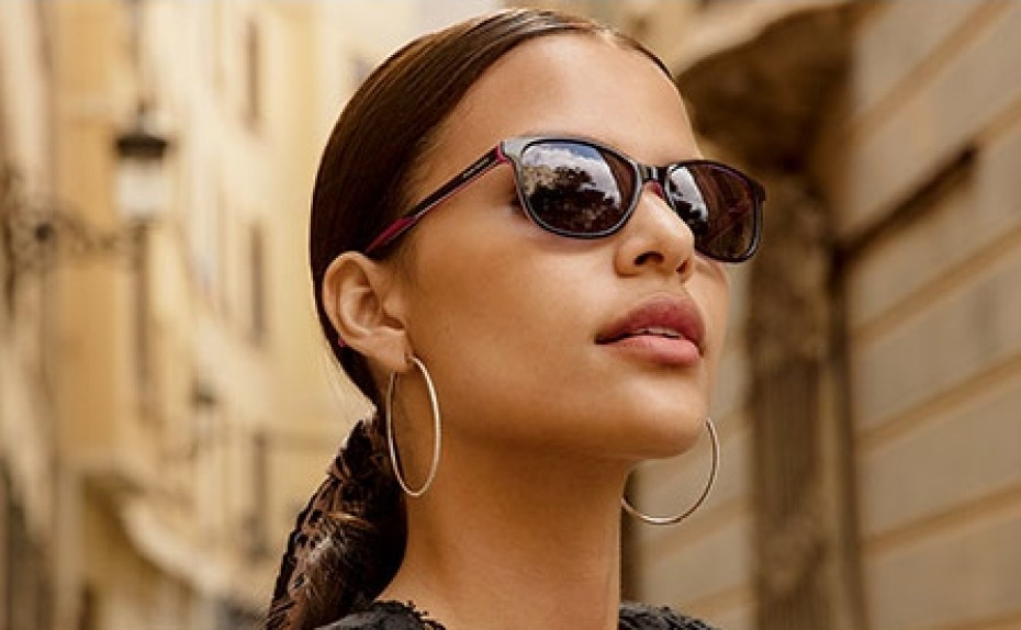 Bruno Banani: Frau mit Sonnenbrille